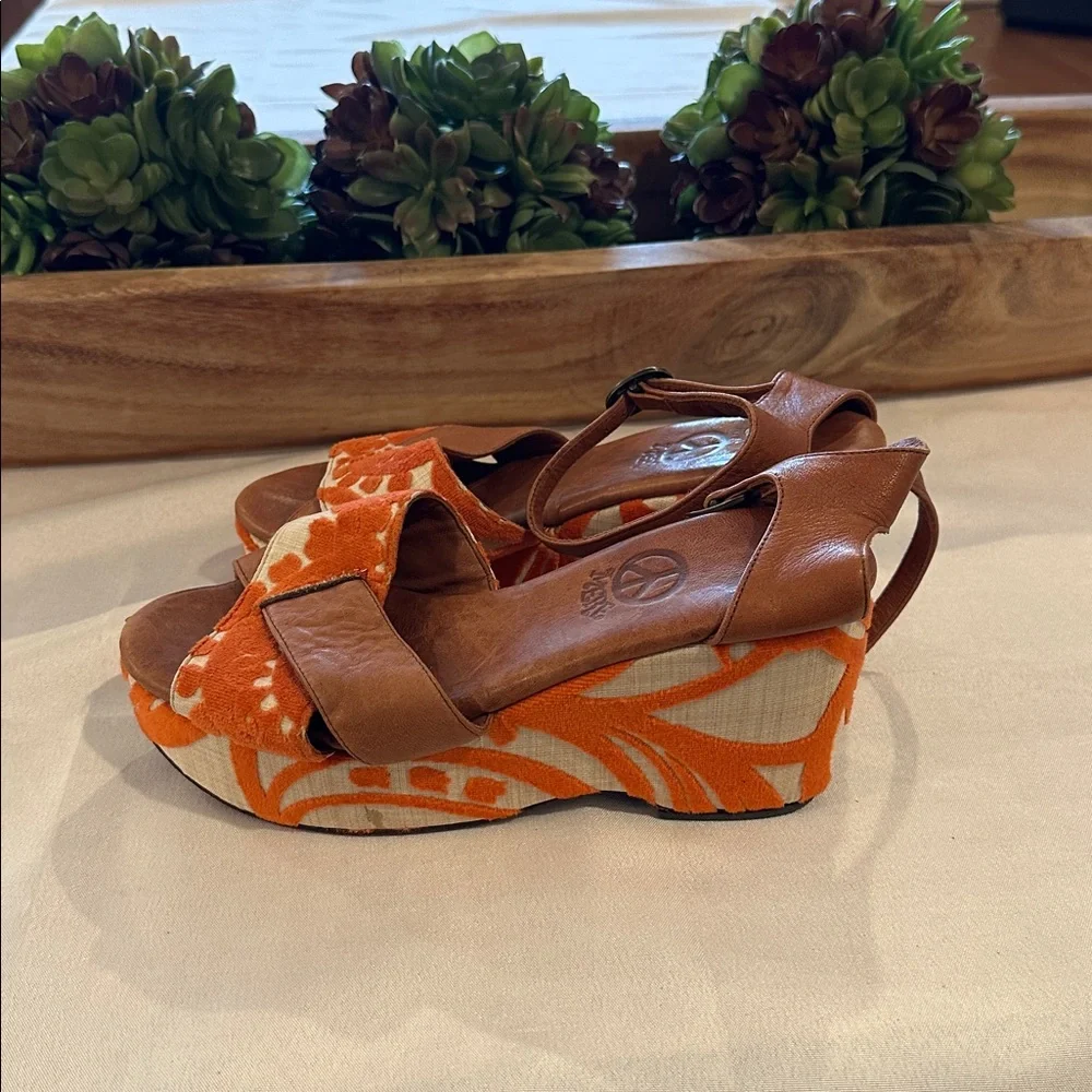 Mere shoes Stylish Brown Orange‎ Platform Sandals sandal size 6 EUC